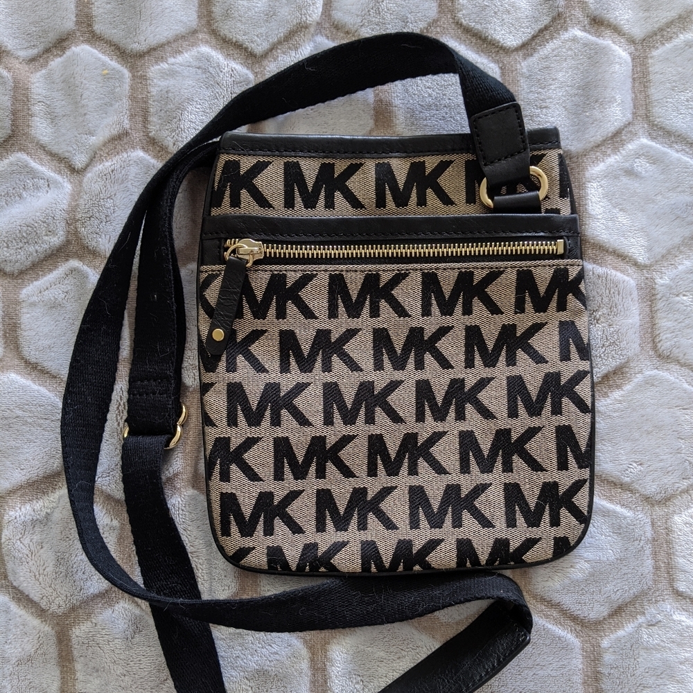 Michael Kors Signature Crossbody